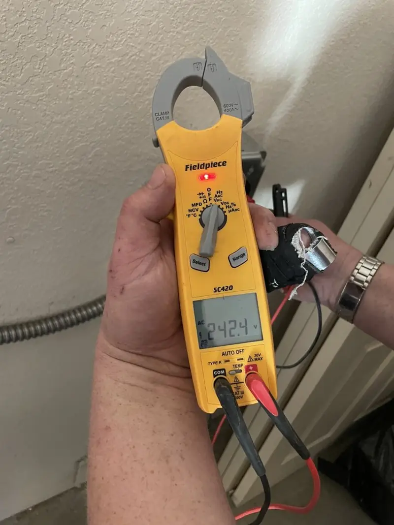 Voltage testing with clamp meter during Generator Installation in Wells